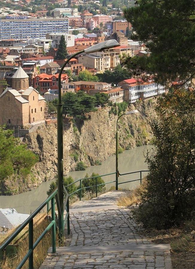 Big Three Apartments In Avlabari, Old Tbilisi Exterior photo